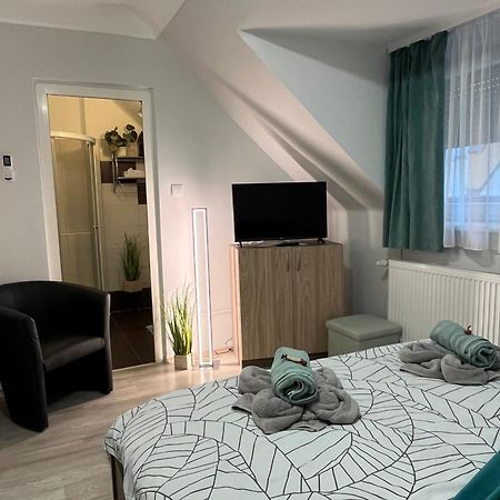 Oreo Apartman Егер Екстериор снимка