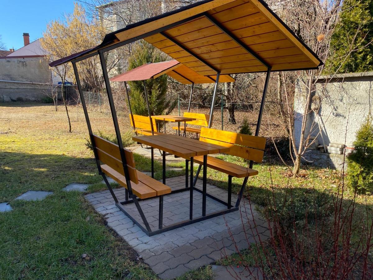 Oreo Apartman Егер Екстериор снимка