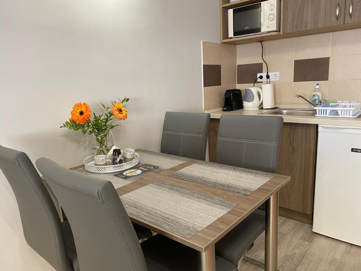 Oreo Apartman Егер Екстериор снимка