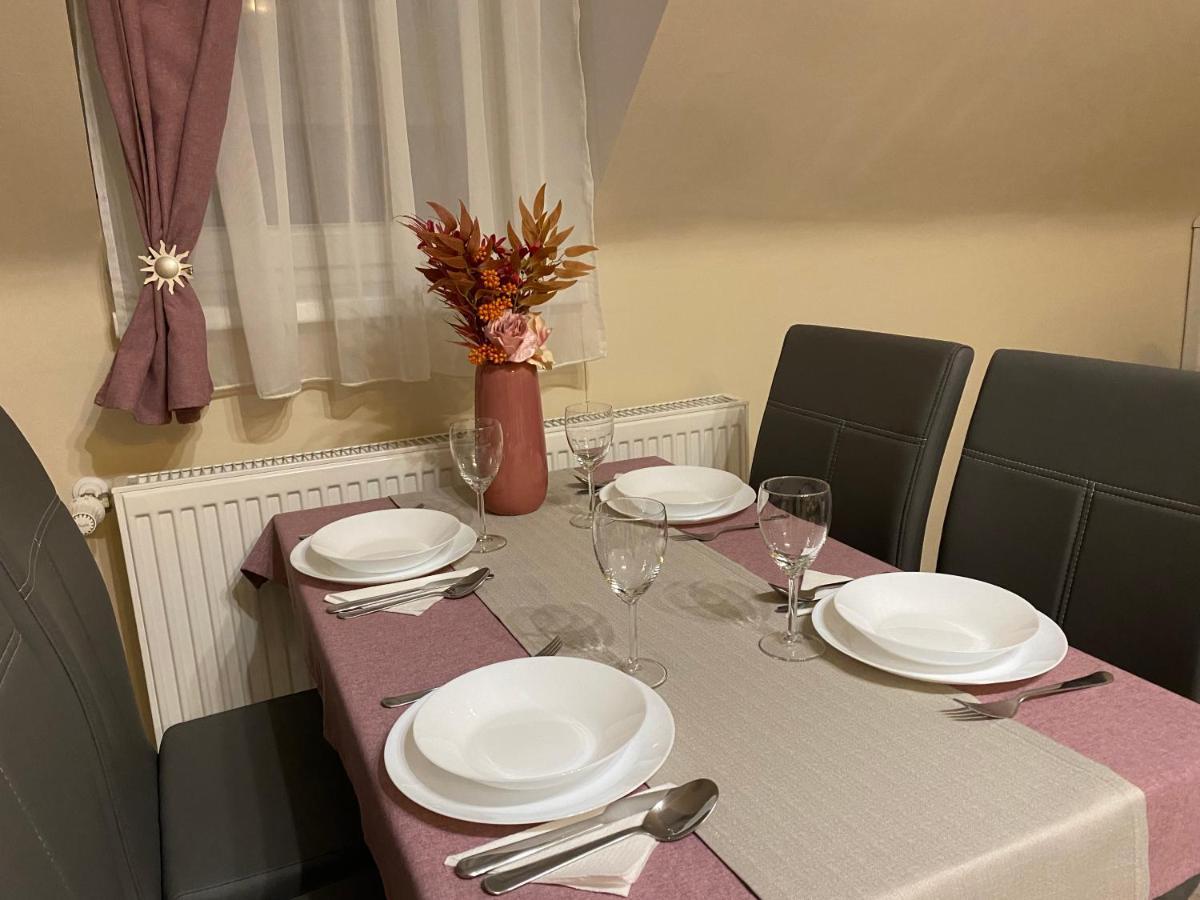 Oreo Apartman Егер Екстериор снимка