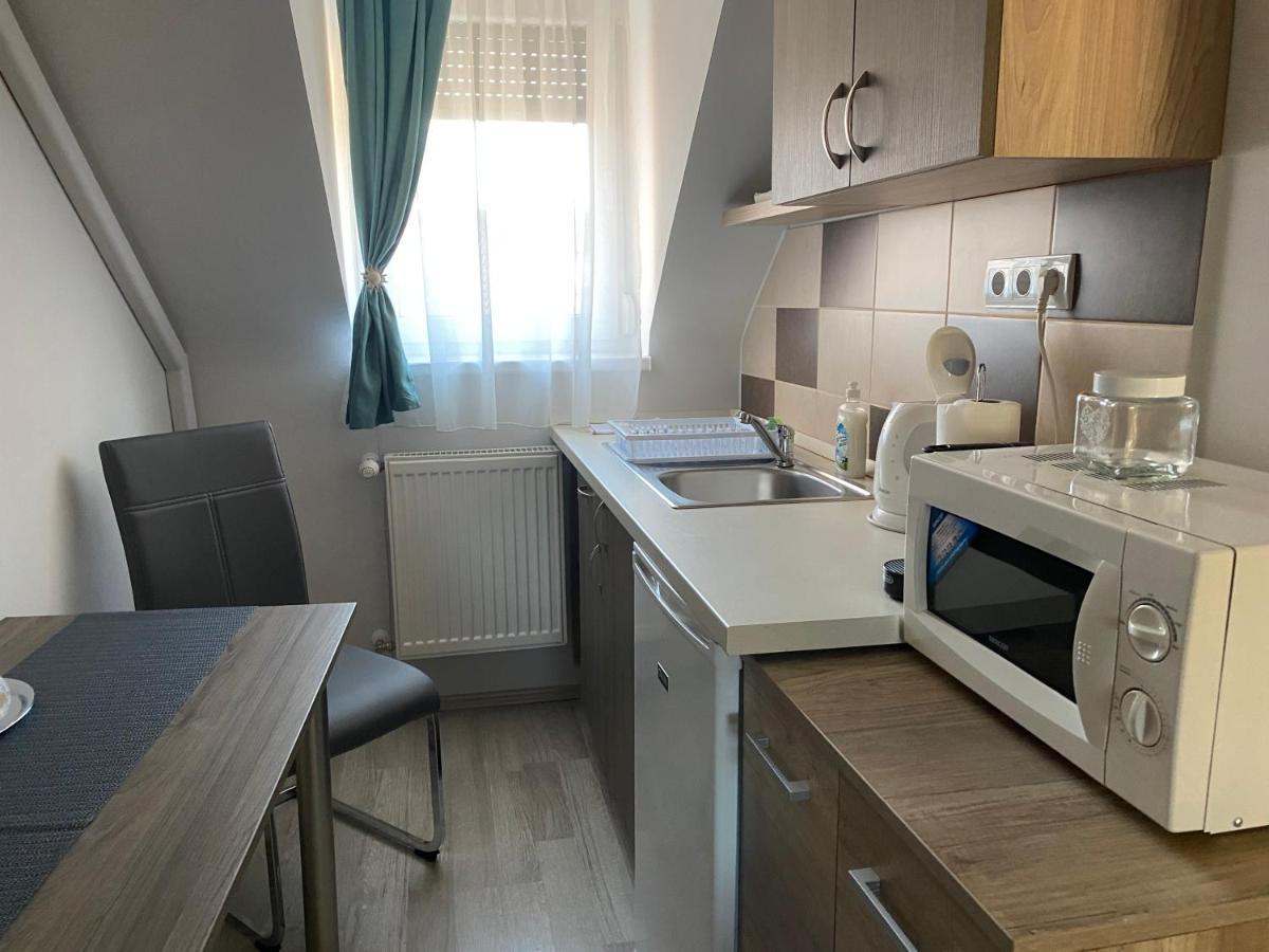 Oreo Apartman Егер Екстериор снимка