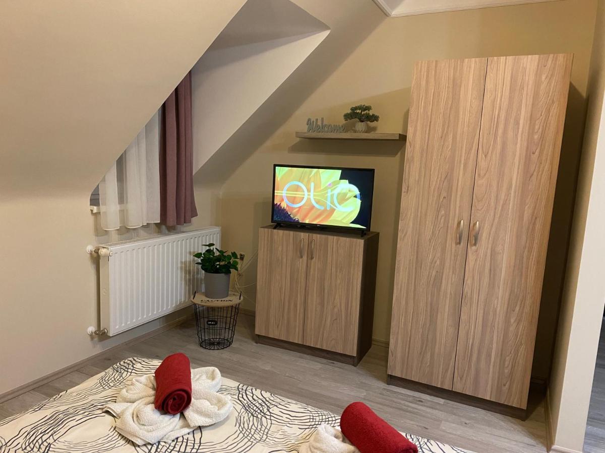 Oreo Apartman Егер Екстериор снимка