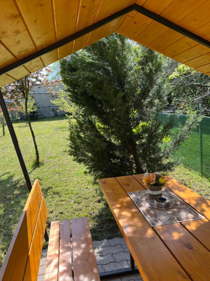 Oreo Apartman Егер Екстериор снимка