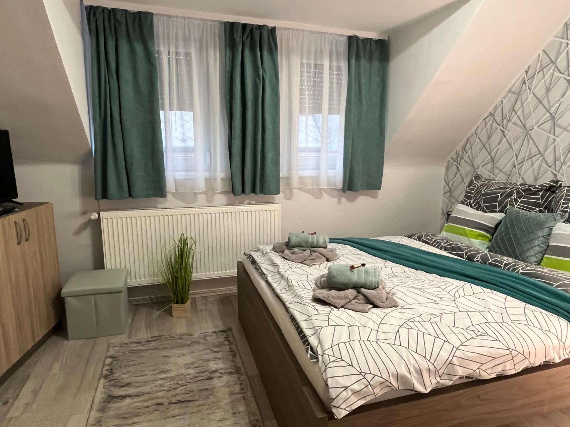 Oreo Apartman Егер Екстериор снимка