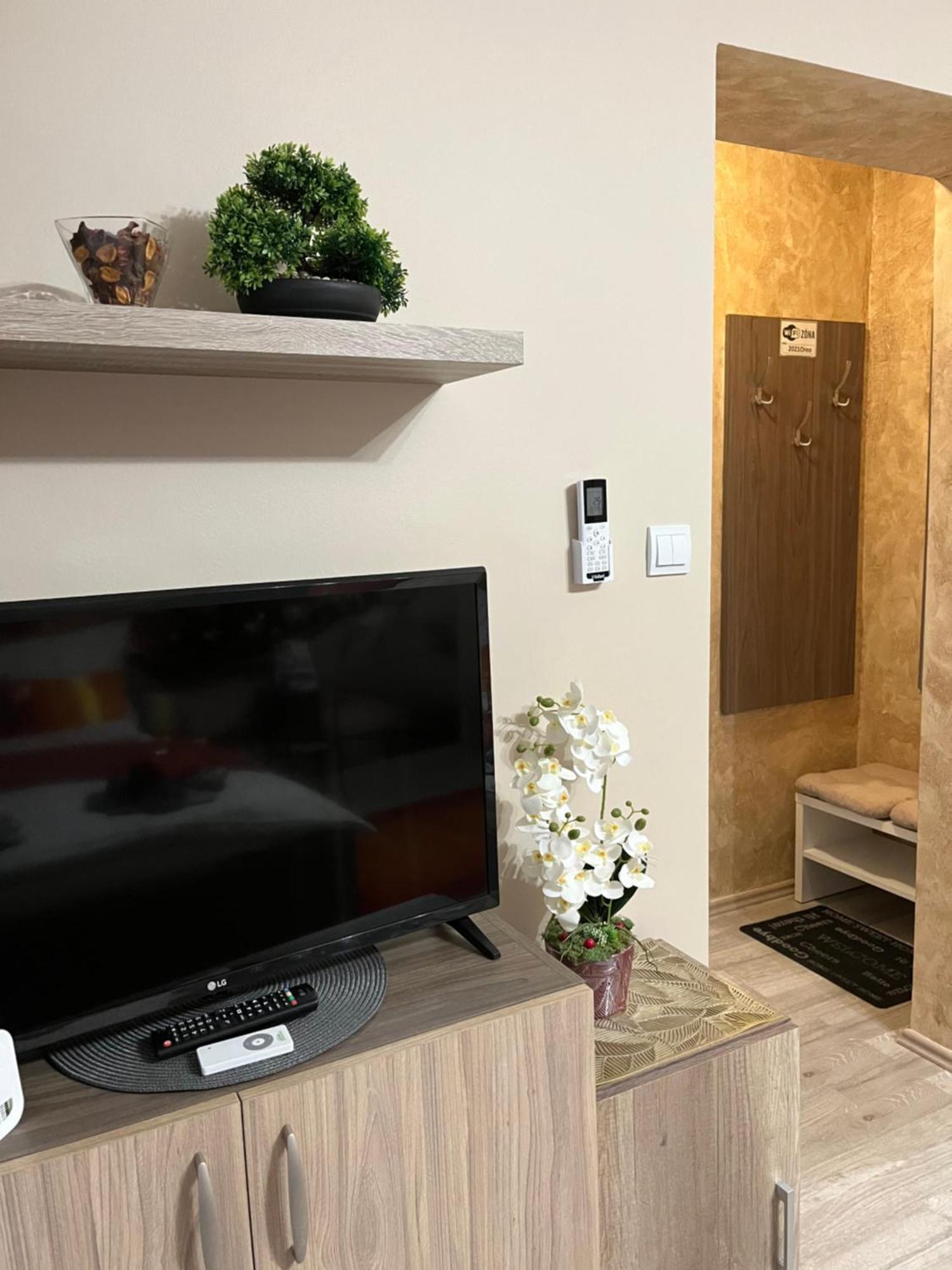 Oreo Apartman Егер Екстериор снимка