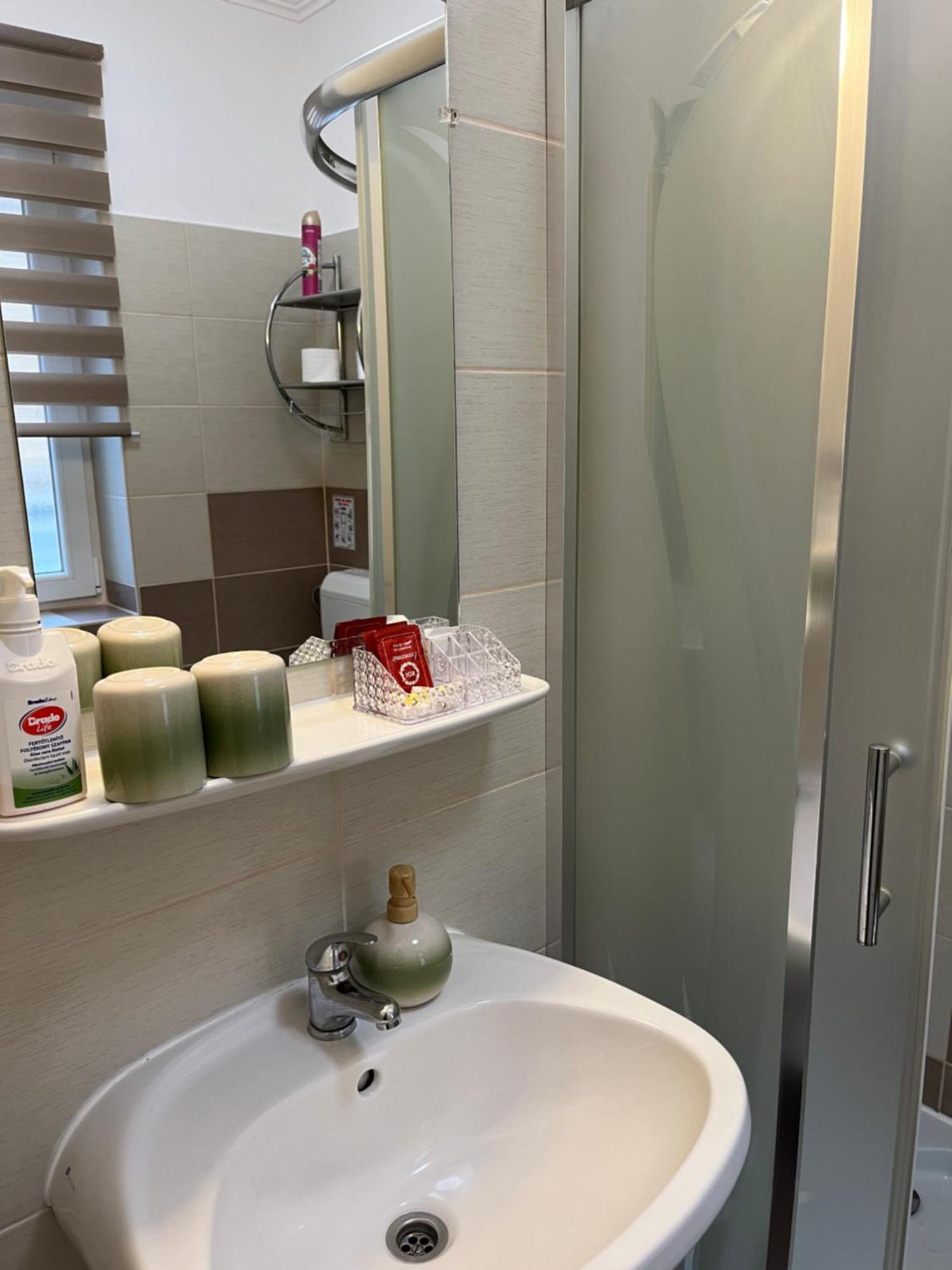Oreo Apartman Егер Екстериор снимка