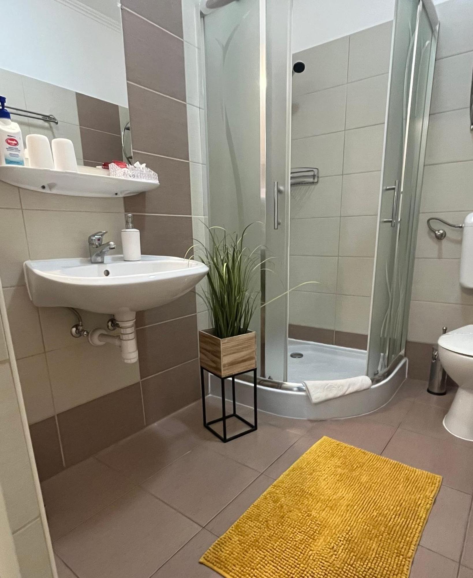 Oreo Apartman Егер Екстериор снимка
