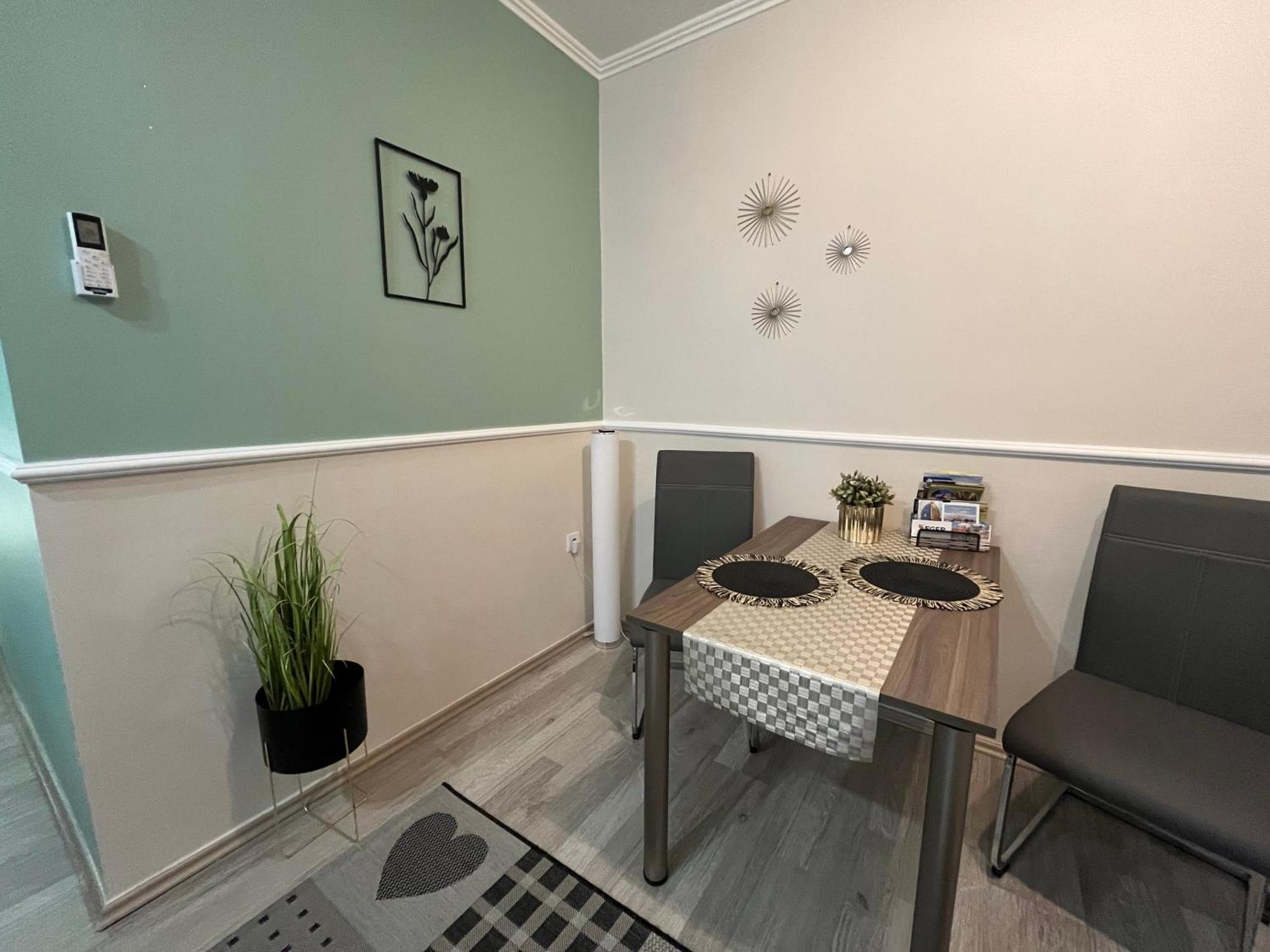Oreo Apartman Егер Екстериор снимка