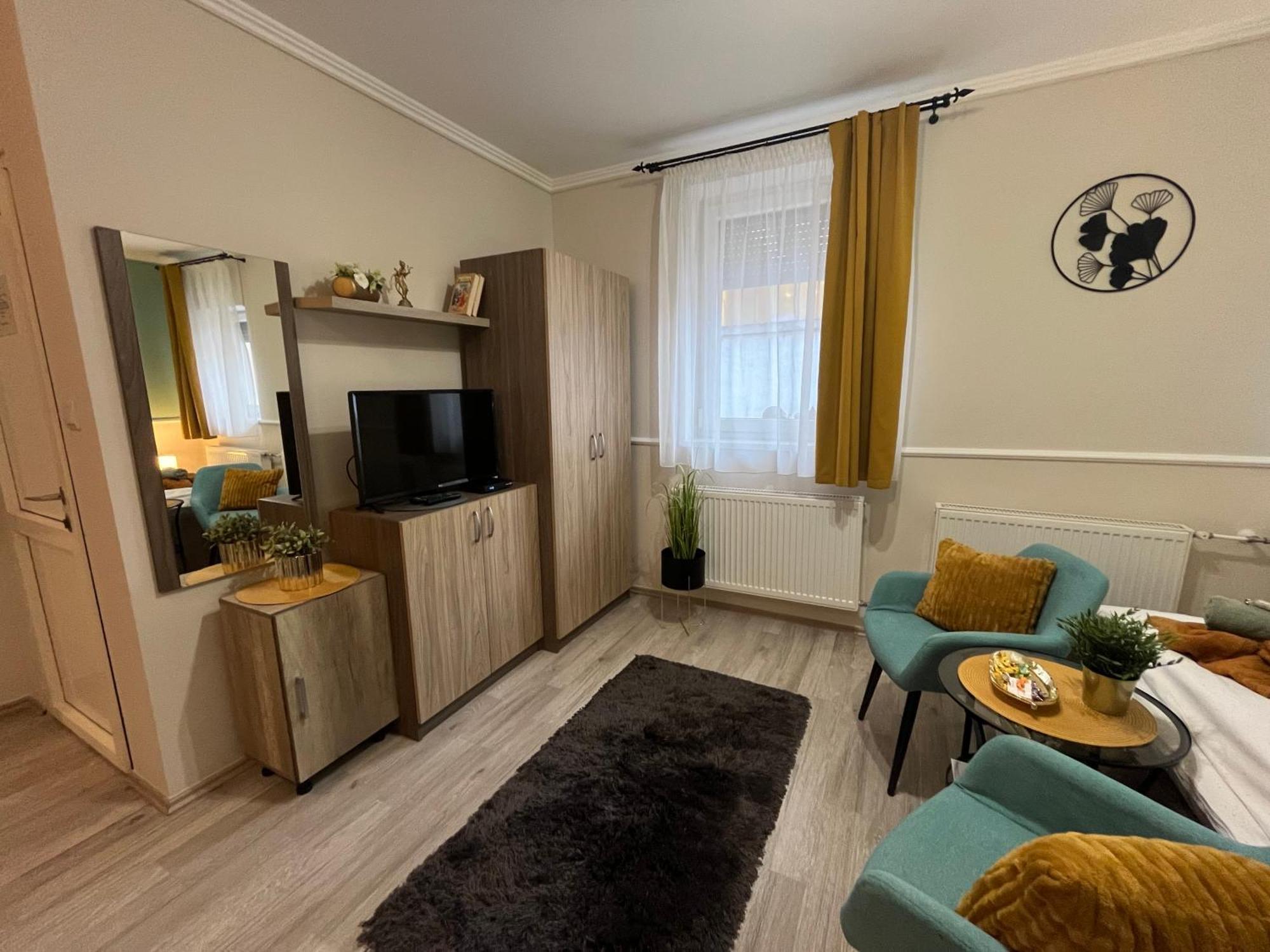 Oreo Apartman Егер Екстериор снимка