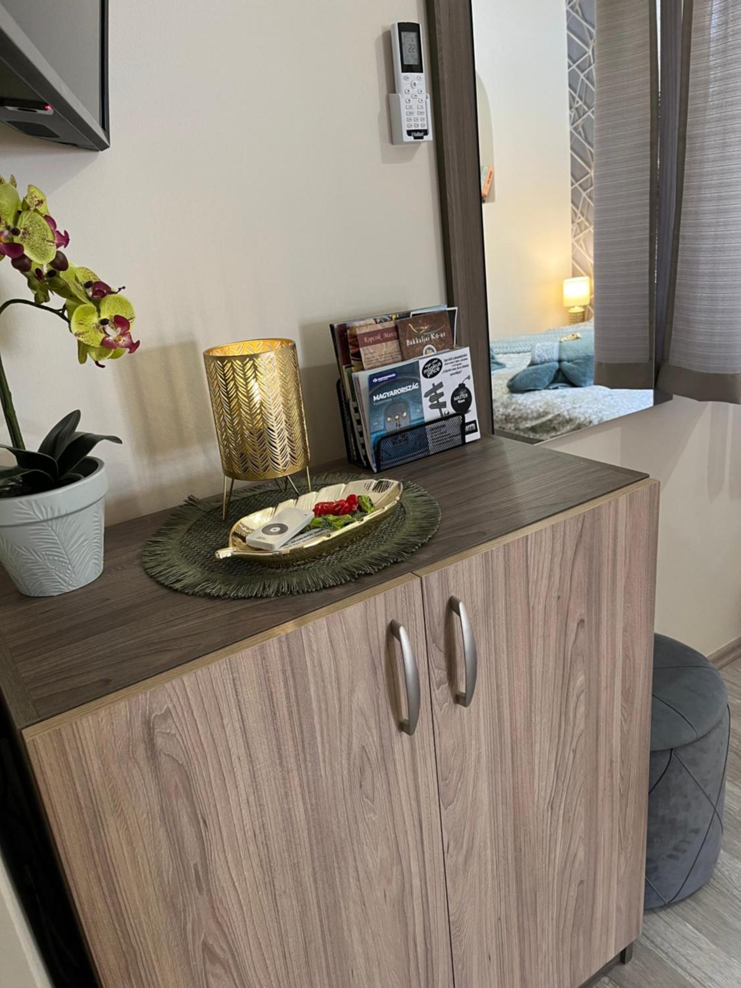 Oreo Apartman Егер Екстериор снимка