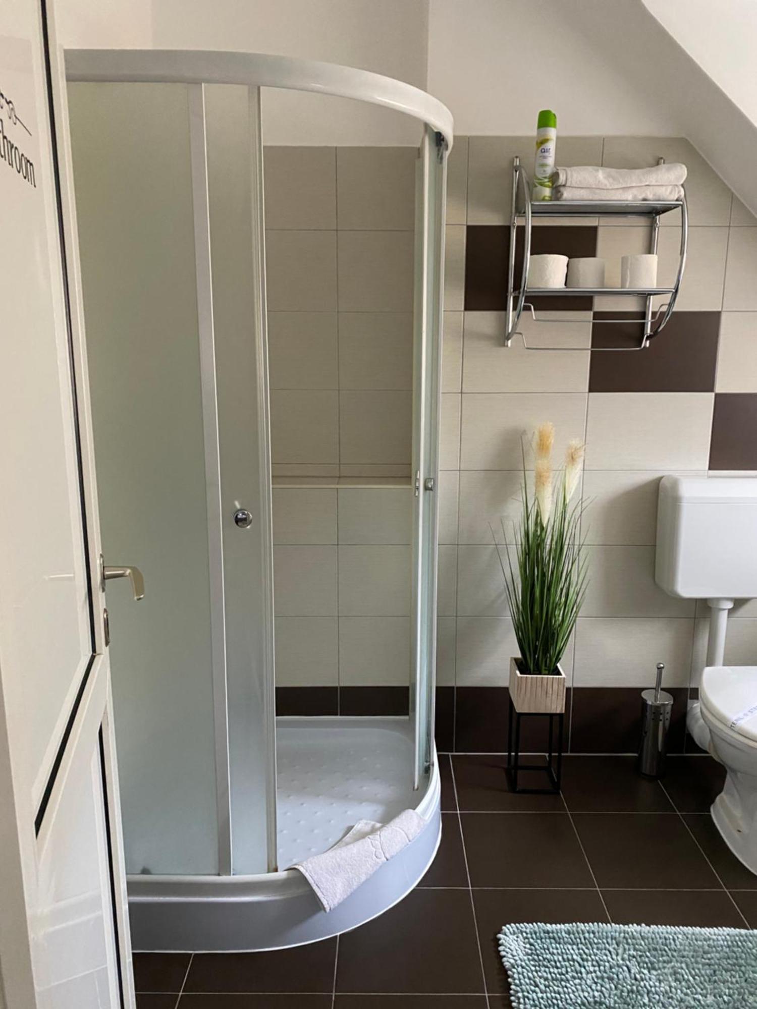 Oreo Apartman Егер Екстериор снимка