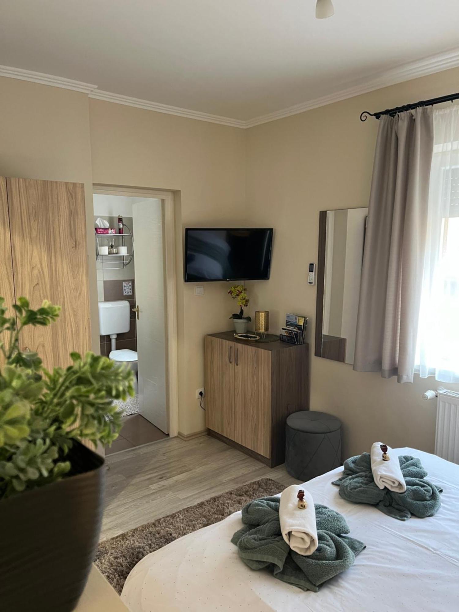 Oreo Apartman Егер Екстериор снимка