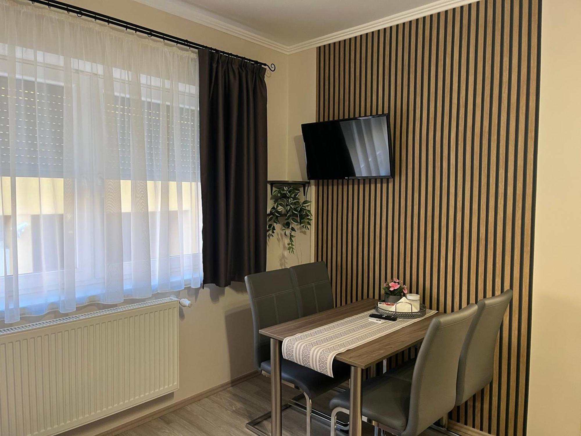 Oreo Apartman Егер Екстериор снимка